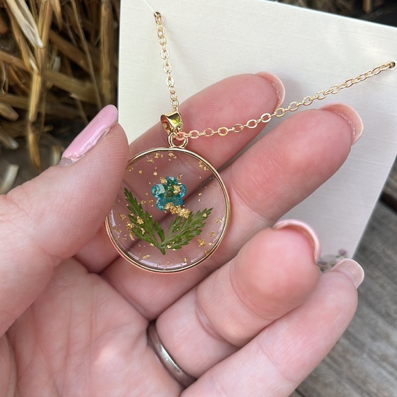 Handmade Birth Month Flower Necklace: March: Daffodil and Jonquil - Picture 12 of 12